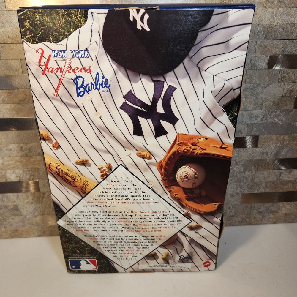 Mattel New York Yankees Barbie Collectibles 1999 MLB Edition Doll 23881 NEW - Picture 10 of 10